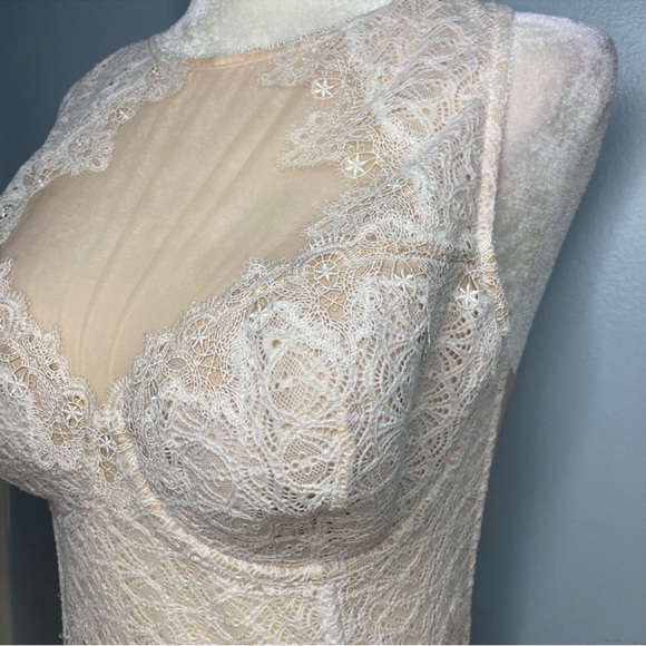 Victoria's Secret • 34DD Lined Demi Crop Top Bustier - Picture 4 of 10